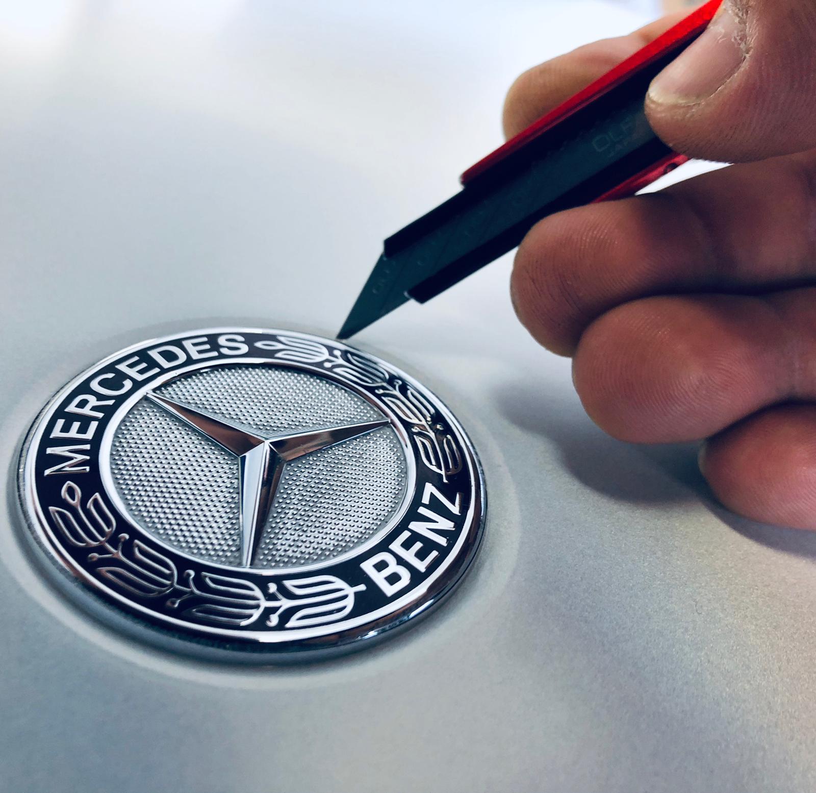 Close-up Mercedes Benz Logo | Trim-Line Zevenbergen