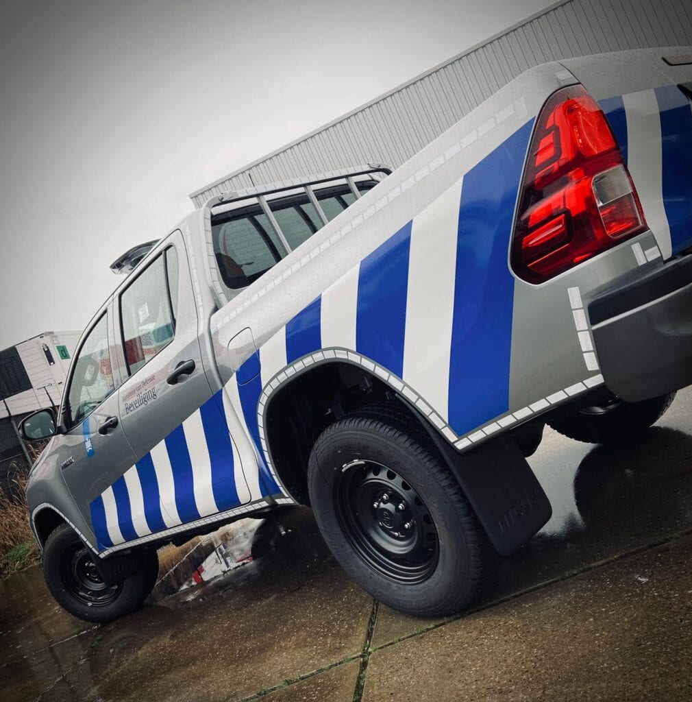 Toyota Hilux Defensie - Auto Belettering - Bestuurderskant | Trim-Line Zevenbergen