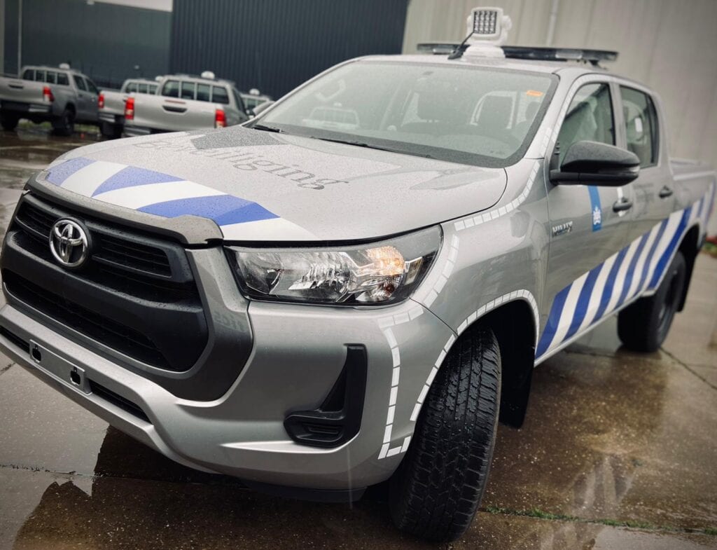 Toyota Hilux Defensie - Auto Belettering - Voorkant | Trim-Line Zevenbergen