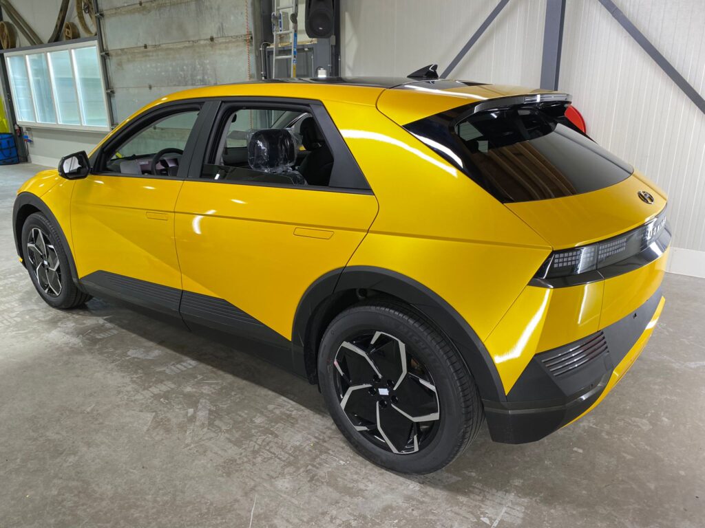 Hyundai Ionic gele car wrap | Trim-Line Zevenbergen