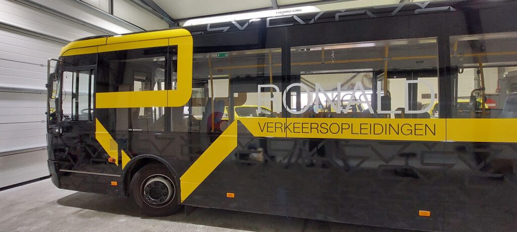 Ronald Verkeersopleidingen - Lesbus Belettering | Trim-Line Zevenbergen